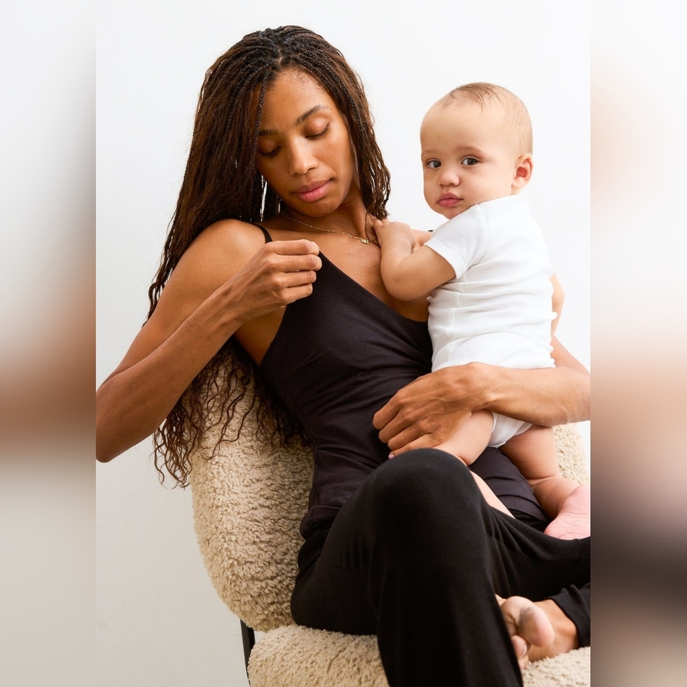Hatch the every day nursing tank in black, small